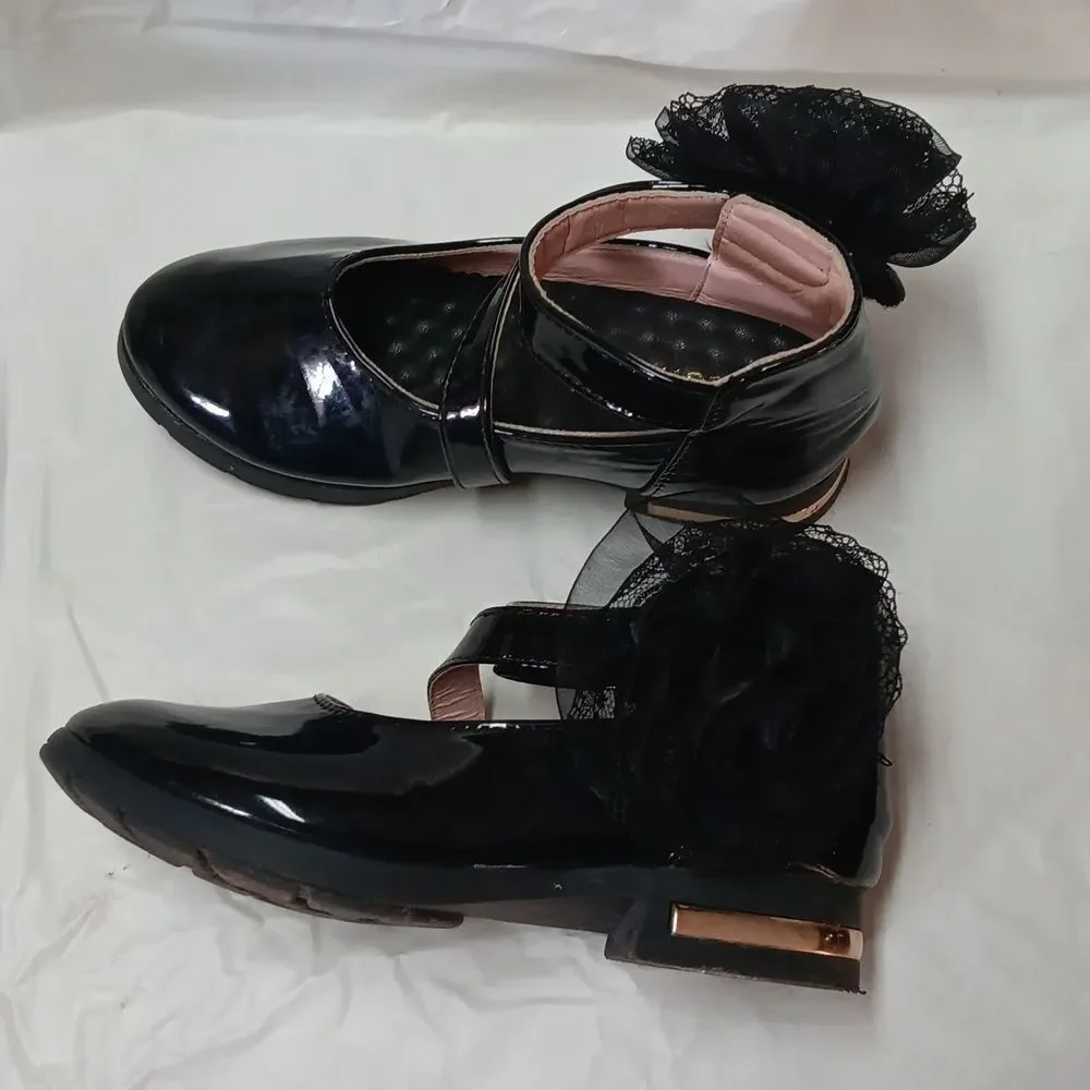 Elegant Black Girl's Shoes with Floral Accent Size 34-2 US